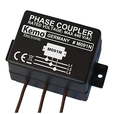 Bild av Kemo M091N faskopplare för Powerline produkter. Ansluter alla 3 interna nätfaser kapacitivt med varandra, så att överföringshastigheter kan förekomma via elnätet