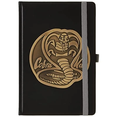 Bild av Cobra Kai A5 anteckningsbok i fuskläder elegant metallemblem design nödvändigt för fans och anteckningsböcker, hållbar konstruktion officiellt licensierade varor