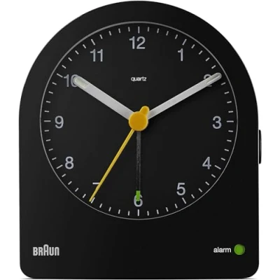 Bild av Braun Classic Analogue Alarm Clock with Snooze and Continuous Backlight, Quiet Quartz Movement, Crescendo Beep in Black, model BC22B.