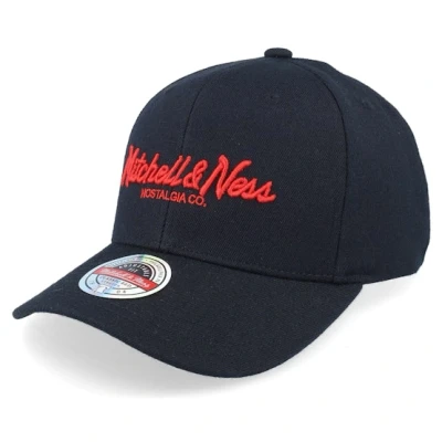 Bild av Mitchell &amp; Ness Svart Adjustable Keps Pinscript Black/Red @ Hatstore
