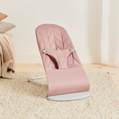 Bild av BabyBjörn Bliss Babysitter Vävd Bladmönstrad Quilt, Dusty Pink