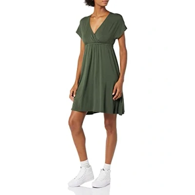 Bild av Amazon Essentials Surplice klänning för kvinnor (finns i plusstorlek), mörk oliv, XX Large