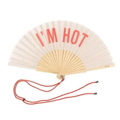Bild av Fisura Originalfläkt med meddelandet &quot;i&#039;m hot&quot;. Modern och rolig träfläkt. Gräddfärgad röd fläkt. Mått: 42,5 x 23 centimeter. Material: Trä textil.