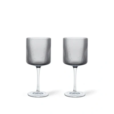 Bild av Ferm Living Ripple Red Wine Glasses Set of 2 Vinglas Smoked Grey Ø: 7.9 x H: 18.2 cm
