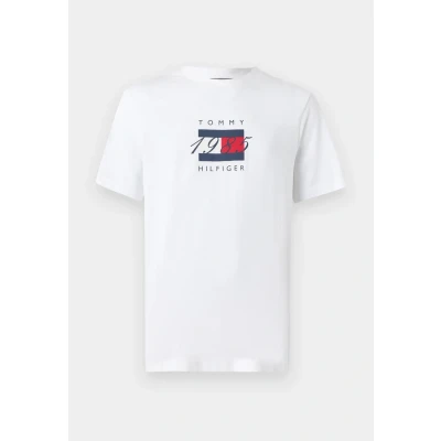 Bild av Tommy Hilfiger Linear FLAG Graphic TEE Unisex Tshirt med print, Storlek: XL, White