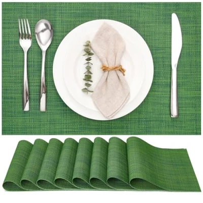 Bild av Myir JUN bordstabletter set med 8, tvättbara halkfria värmeisolerande vävd vinyl för kök matsal restaurang 45 x 30 cm (mörkgrön)