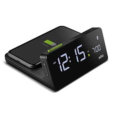 Bild av Braun Digital Alarm Clock with VA LCD Display, 10W Qi Wireless Fast Charging Pad, Automatic Backlight Adjustment, Quick Set, Beep in Black, model BC21B.