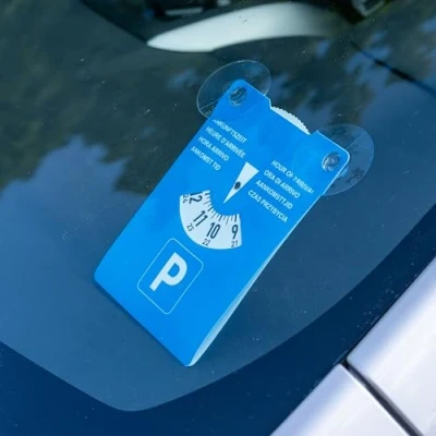 Bild av Parkeringsskiva med sugkoppar, 2 stycken, i blått, av kartong, dubbelsidig justerbar, parkeringsklocka åtta språk, för bil, lastbil, husbil, parkeringsskiva, parkeringskort sugkoppfäste