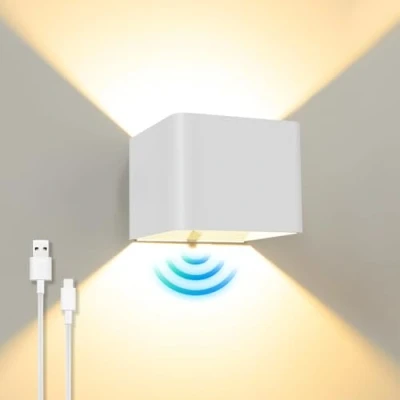 Bild av ACMHNC USB uppladdningsbar vit vägglampa med rörelsedetektor, inomhus, 5 W, LED batteri, vägglampa, batteridriven strömbrytare, varmvit väggbelysning, trådlös hallampa, för sovrum, vardagsrum, trappor
