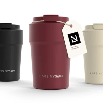 Bild av LARS NYSØM Thermo Kaffeebecher to go 380ml er Travel Mug 0,38 Liter med isolering Utsläppssäker rostfri termosmugg för kaffe och te på språng Teebägare (Berry Red, 380ml)