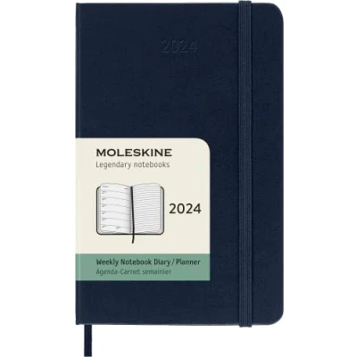 Bild av Moleskine 2024 veckoplanerare, 12 m, ficka, safirblå, hårt omslag (3,5 x 5,5)