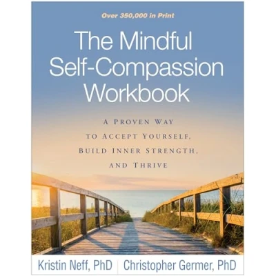 Bild av The Mindful Self Compassion Workbook: A Proven Way to Accept Yourself, Build Inner Strength, and Thrive