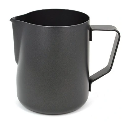 Bild av Rhinowares Stealth Black Milk kanna 600 ml/20 oz Rostfritt stål mjölkskummande &amp; mätkopp Använd med din kaffemaskin eller skummare för en cappuccino, latte platt vit