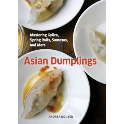 Bild av Asian Dumplings: Mastering Gyoza, Spring Rolls, Samosas, and More [A Cookbook]