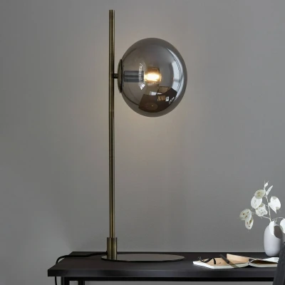 Bild av Markslöjd Dione bordslampa, mässing/rökgrå, glas, järn