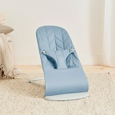 Bild av BabyBjörn Bliss Babysitter Vävd Bladmönstrad Quilt, Blå