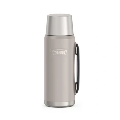 Bild av Thermos Ikon serveringsflaska 1,20 l, beige/sandstenmatta, termosflaska 1 200 ml, vakuumflaska med drickkopp, termos handtag, 24 timmar varmt/24 kallt, diskmaskinssäker, helt tät, BPA fri