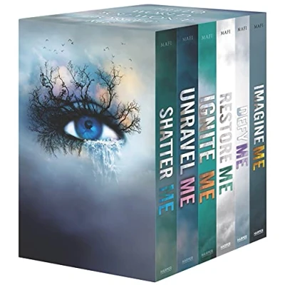 Bild av Shatter Me 6 Book Box Set: Me, Unravel Ignite Restore Defy Imagine