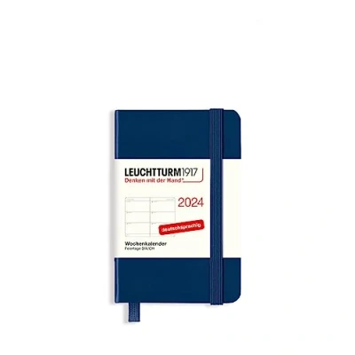 Bild av LEUCHTTURM1917 367643 Veckokalender mini (A7) 2024, marinblå, tyska, 12 månader