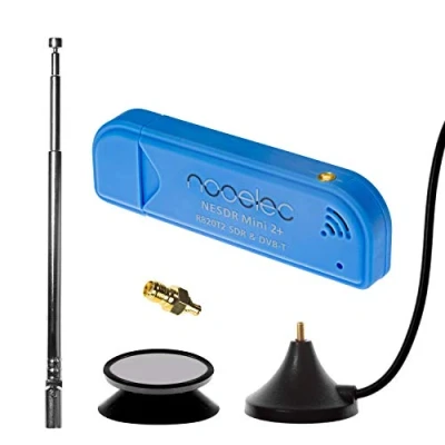 Bild av Nooelec NESDR Mini 2+ 0,5 PPM TCXO RTL SDR &amp; ADS B USB mottagarset med antenn, montering och hona SMA adapter. RTL2832U R820T2 Tuner. Lågkostnadsprogramvara definierad radio för Windows, Mac OS