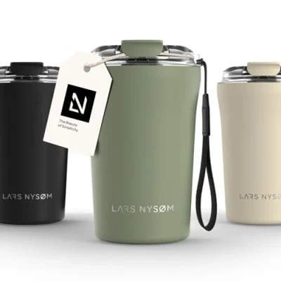 Bild av LARS NYSØM Thermo Kaffeebecher to go med bärrem &amp; Tritan lock er Travel Mug 0,38 liter isolering Läcksäker rostfri termosmugg för kaffe te (Sage Green, 380ml)