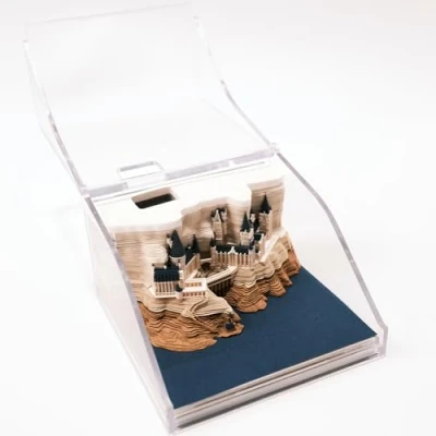 Bild av MEICHI 3D Anteckningsblock, ej limmad, papperskonst med en kristallklar displaylåda, 9 x 5 cm, 150 ark, borddekoration pappersmodell, Hogwarts Slott