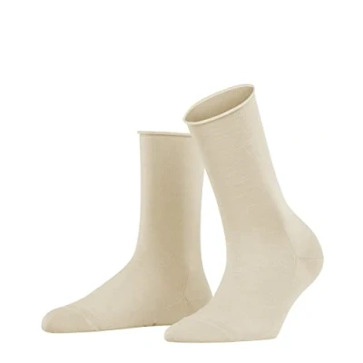 Bild av FALKE dam Active Breeze strumpor ventilerande hållbar Lyocell svalkande fräsch fotklimat enfärgade förstärkta damstrumpor med tryckfri rulllinning business vardag 1 par, Beige (Cream 4011), 35 38 EU